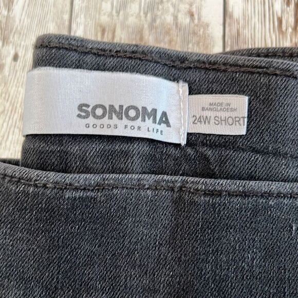 Mid-Rise Jeggings Breathable Stretch Raw Hem 24W SHORT Comfortable Black NWT - Picture 3 of 16